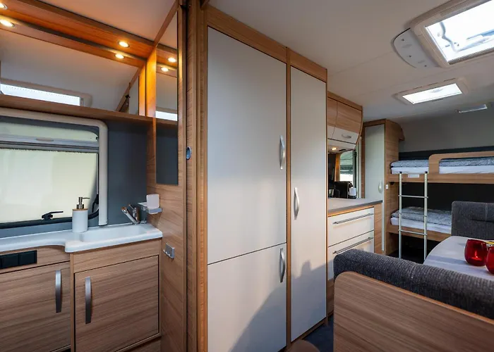 Kleines Mobilheim Mit Toller Ausstattung Und Vorzelt Im Heide *