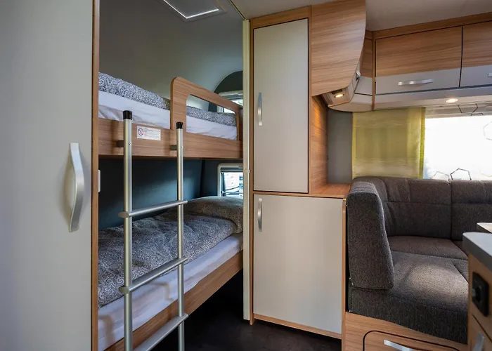 Camping Kleines Mobilheim Mit Toller Ausstattung Und Vorzelt Im Heide *