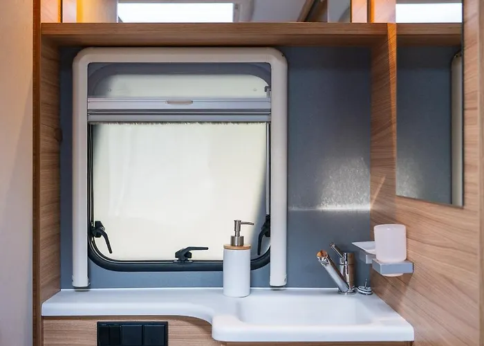 Kleines Mobilheim Mit Toller Ausstattung Und Vorzelt Im Heide *