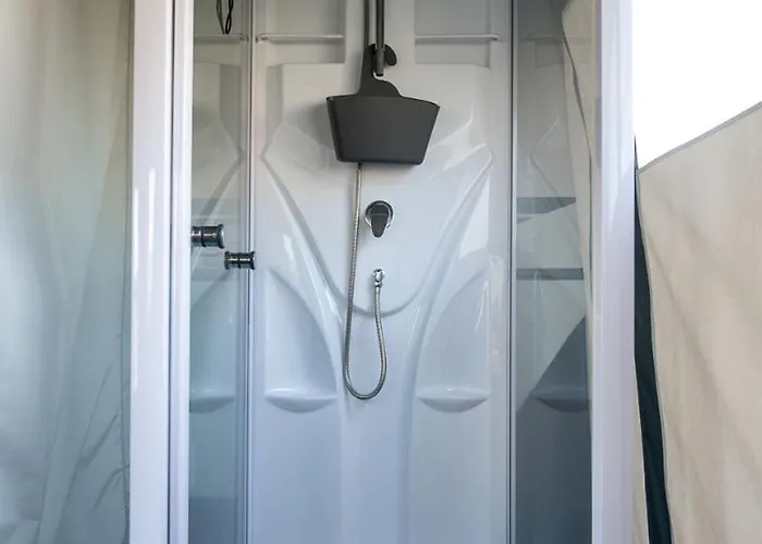 Camping Kleines Mobilheim Mit Toller Ausstattung Und Vorzelt Im Heide *