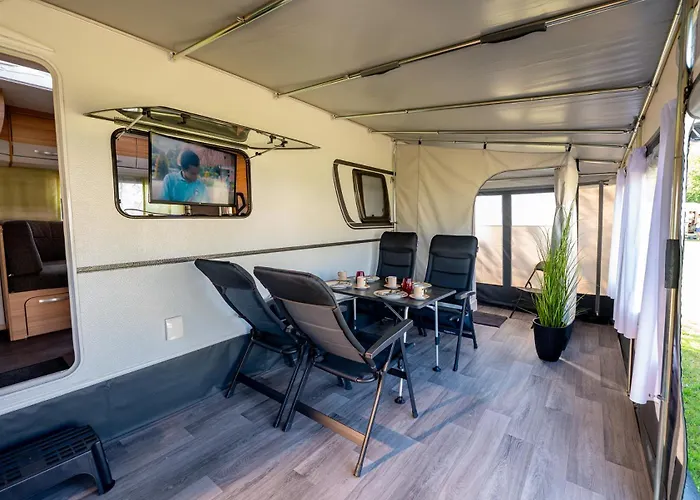 Camping Kleines Mobilheim Mit Toller Ausstattung Und Vorzelt Im Heide *